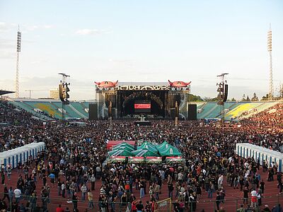 Мобилни химически еко тоалетни от Екотой за мащабни концерти